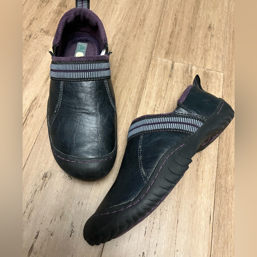 JBU women’s black with purple details, soft purple lining Slip-On Shoes! Size 7
